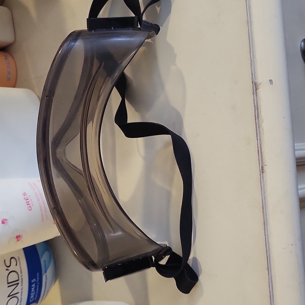 Goggles - Picture 3 of 3